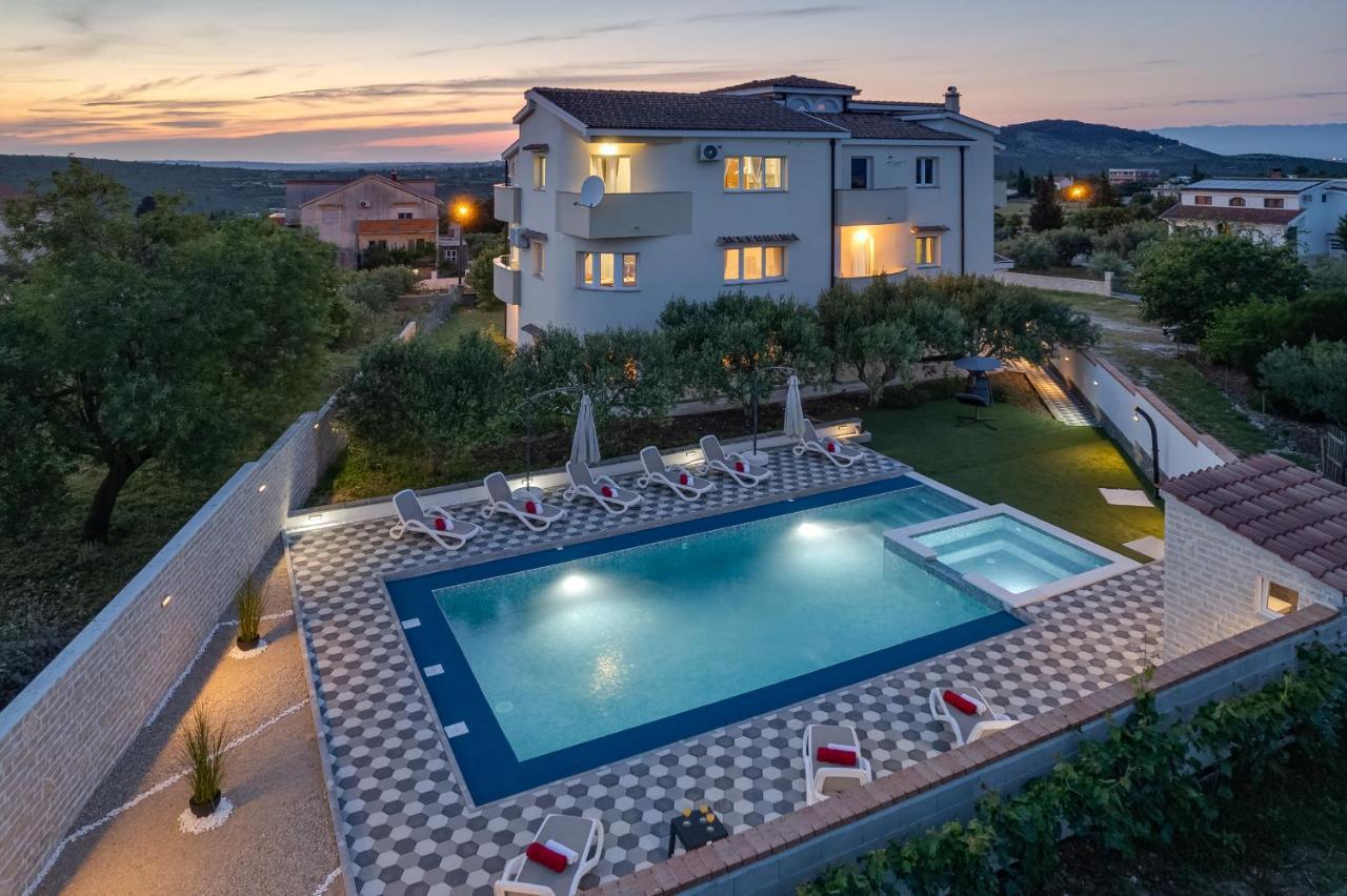Apartment Miruna S Bazenom Donje Rastane Exterior foto