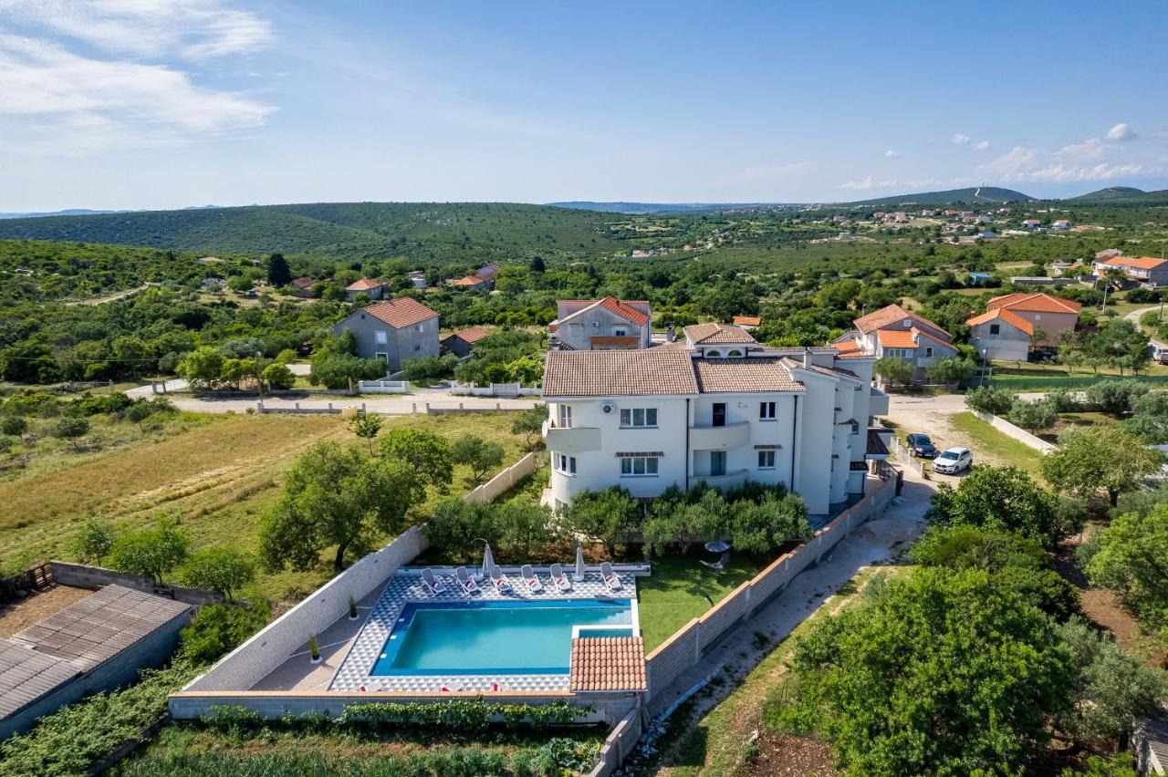 Apartment Miruna S Bazenom Donje Rastane Exterior foto