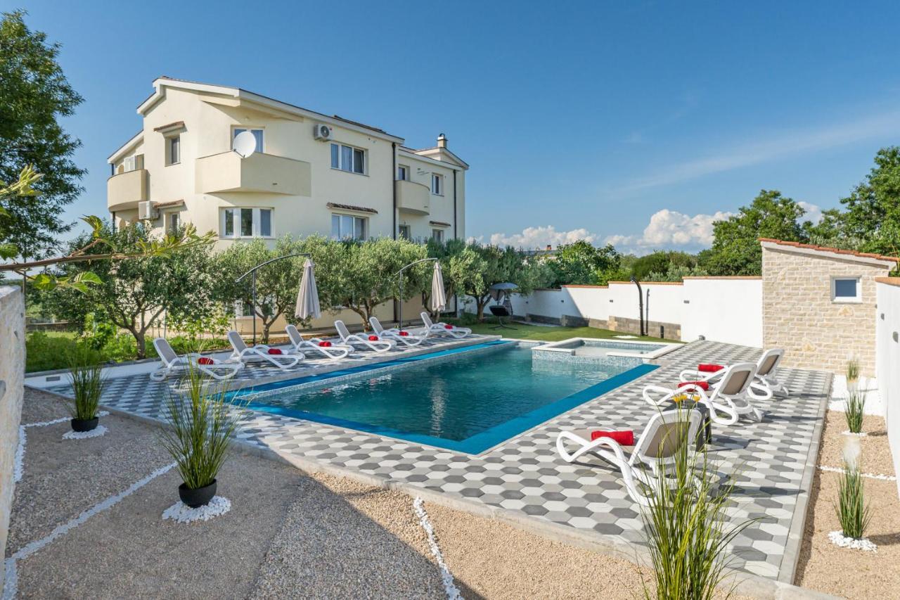 Apartment Miruna S Bazenom Donje Rastane Exterior foto